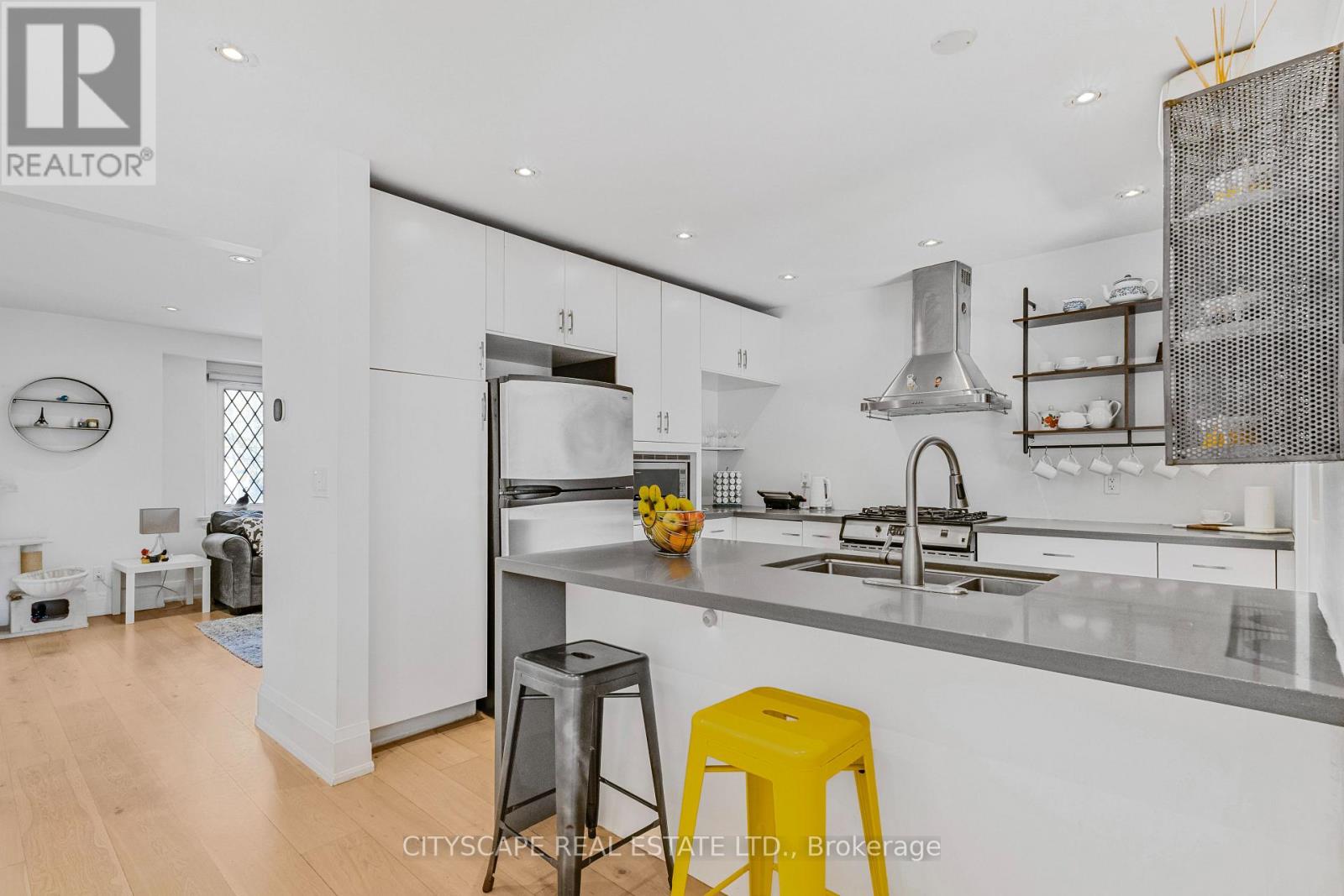 555 Castlefield Avenue, Toronto, Ontario  M5N 1L7 - Photo 6 - C13089792