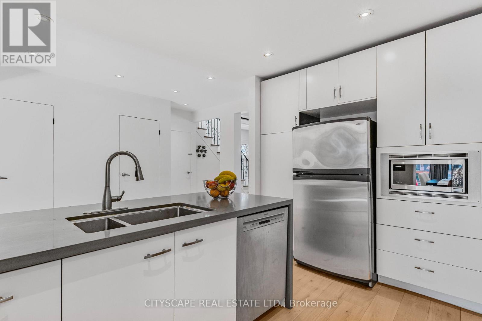 555 Castlefield Avenue, Toronto, Ontario  M5N 1L7 - Photo 8 - C13089792