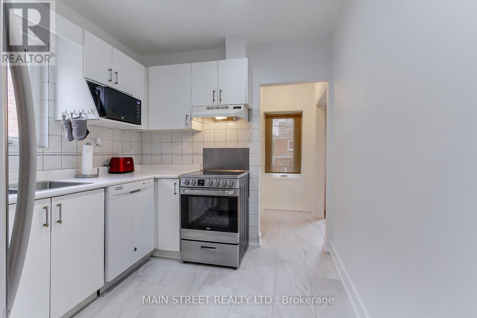 595 Northcliffe Boulevard, Toronto, Ontario  M6E 3L6 - Photo 18 - C13089858