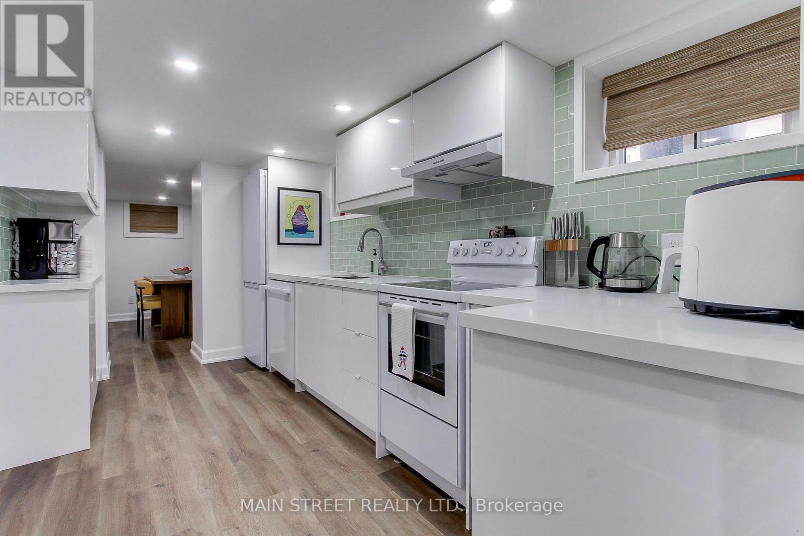 595 Northcliffe Boulevard, Toronto, Ontario  M6E 3L6 - Photo 27 - C13089858