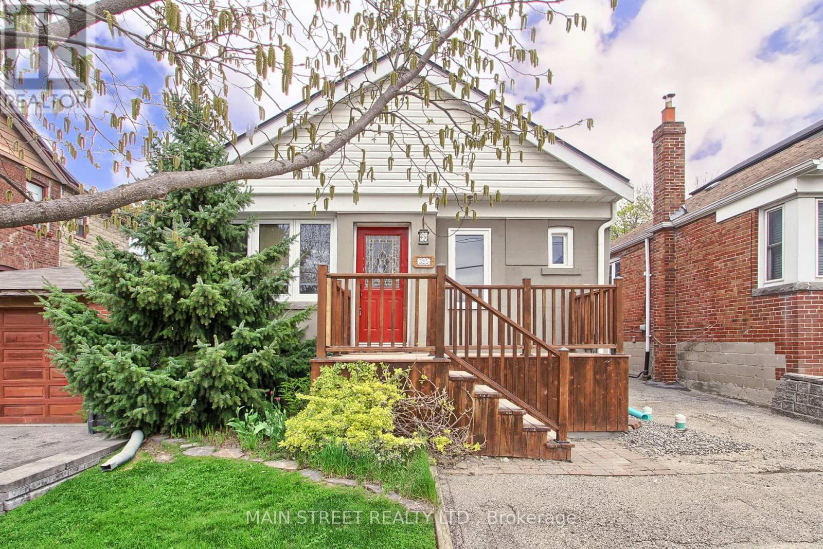 595 Northcliffe Boulevard, Toronto, Ontario  M6E 3L6 - Photo 3 - C13089858