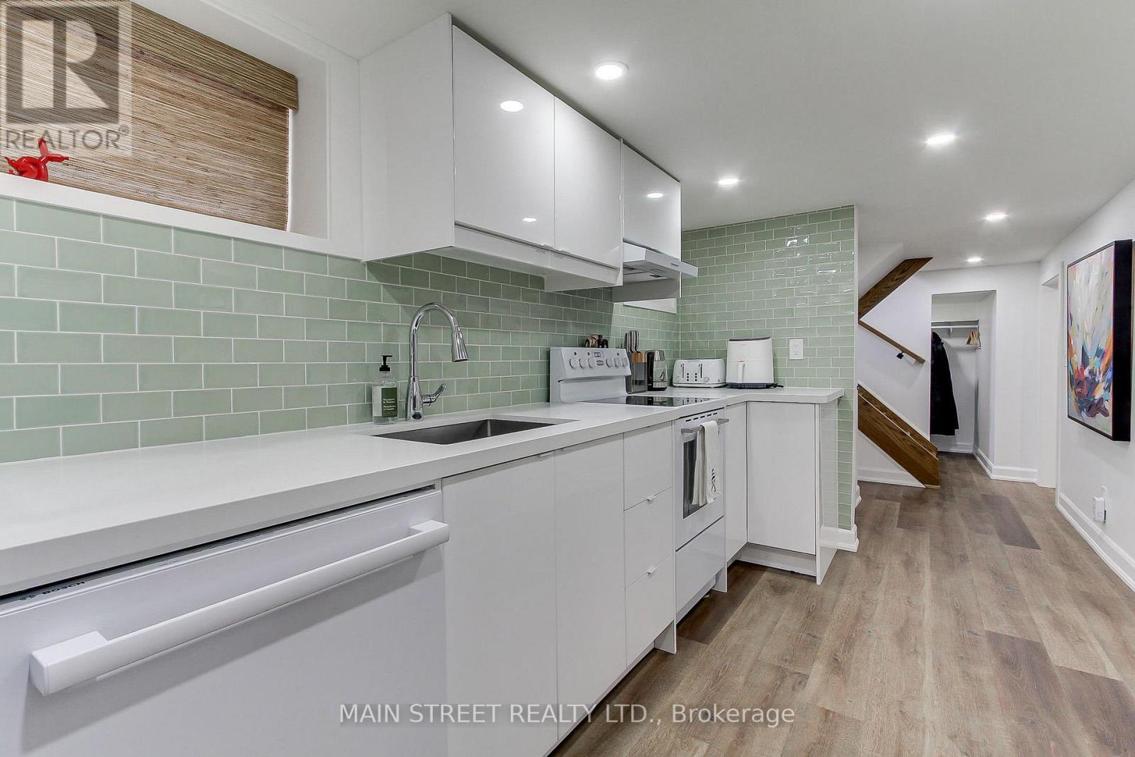 595 Northcliffe Boulevard, Toronto, Ontario  M6E 3L6 - Photo 30 - C13089858