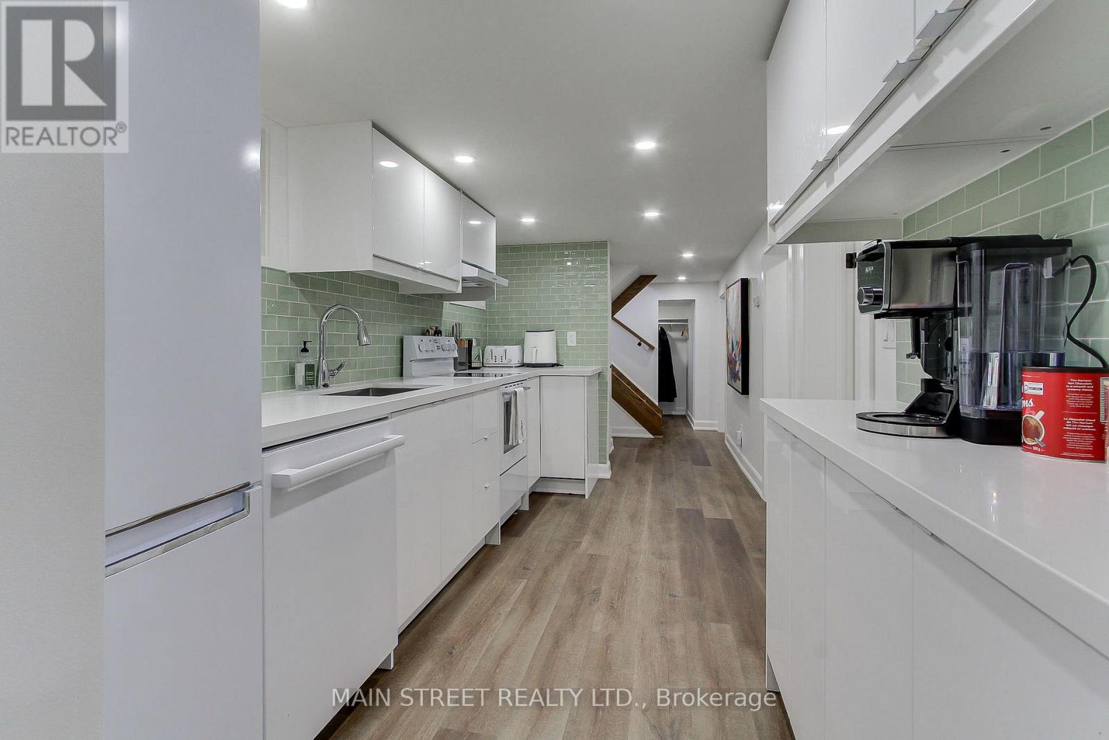 595 Northcliffe Boulevard, Toronto, Ontario  M6E 3L6 - Photo 31 - C13089858