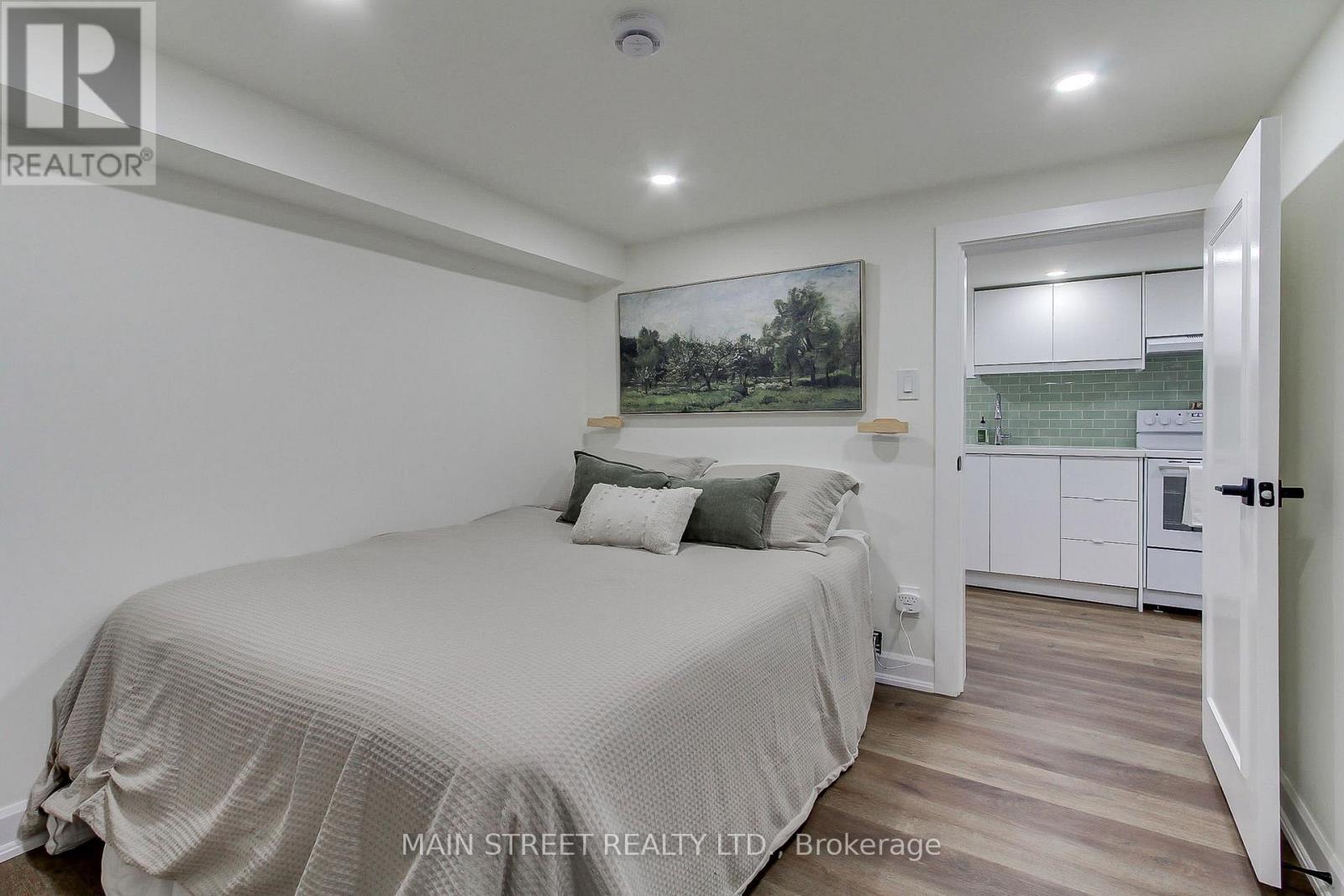 595 Northcliffe Boulevard, Toronto, Ontario  M6E 3L6 - Photo 37 - C13089858