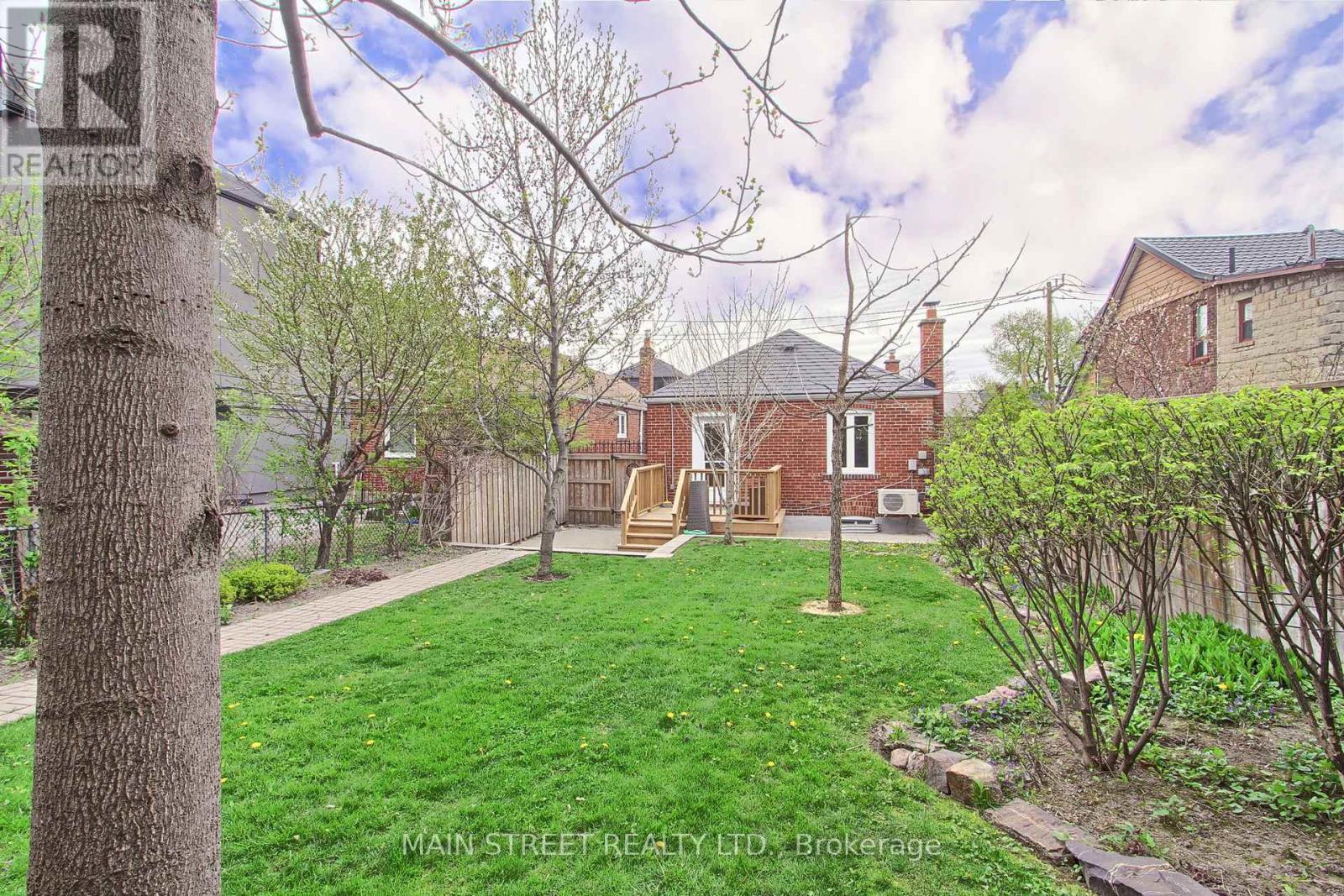 595 Northcliffe Boulevard, Toronto, Ontario  M6E 3L6 - Photo 48 - C13089858