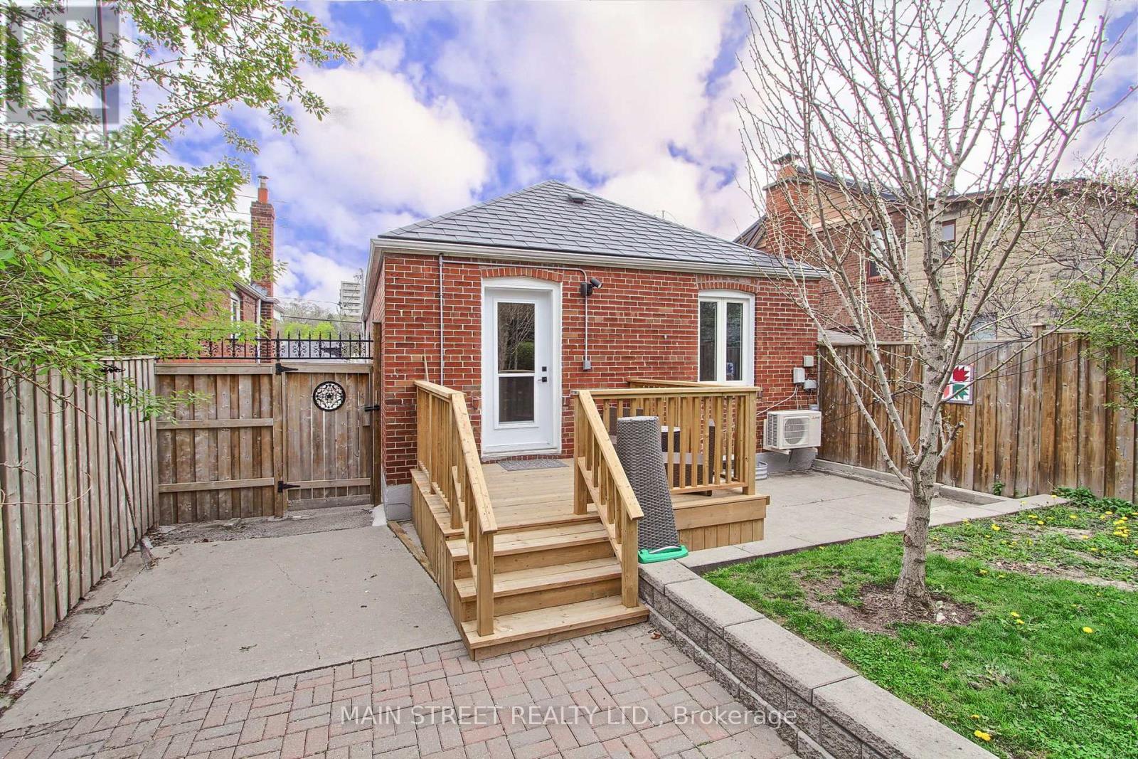 595 Northcliffe Boulevard, Toronto, Ontario  M6E 3L6 - Photo 49 - C13089858