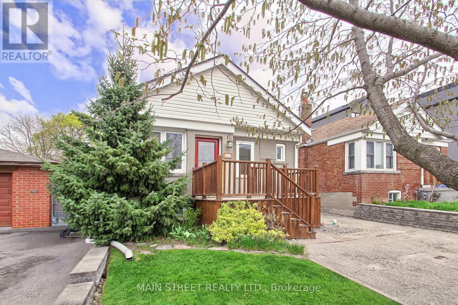 595 Northcliffe Boulevard, Toronto, Ontario  M6E 3L6 - Photo 5 - C13089858