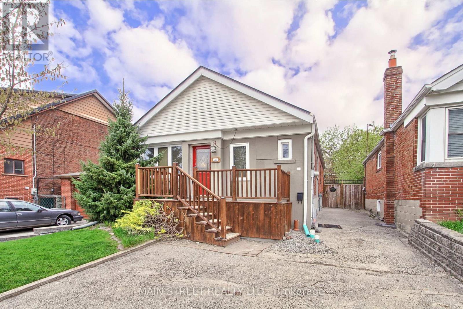 595 Northcliffe Boulevard, Toronto, Ontario  M6E 3L6 - Photo 6 - C13089858