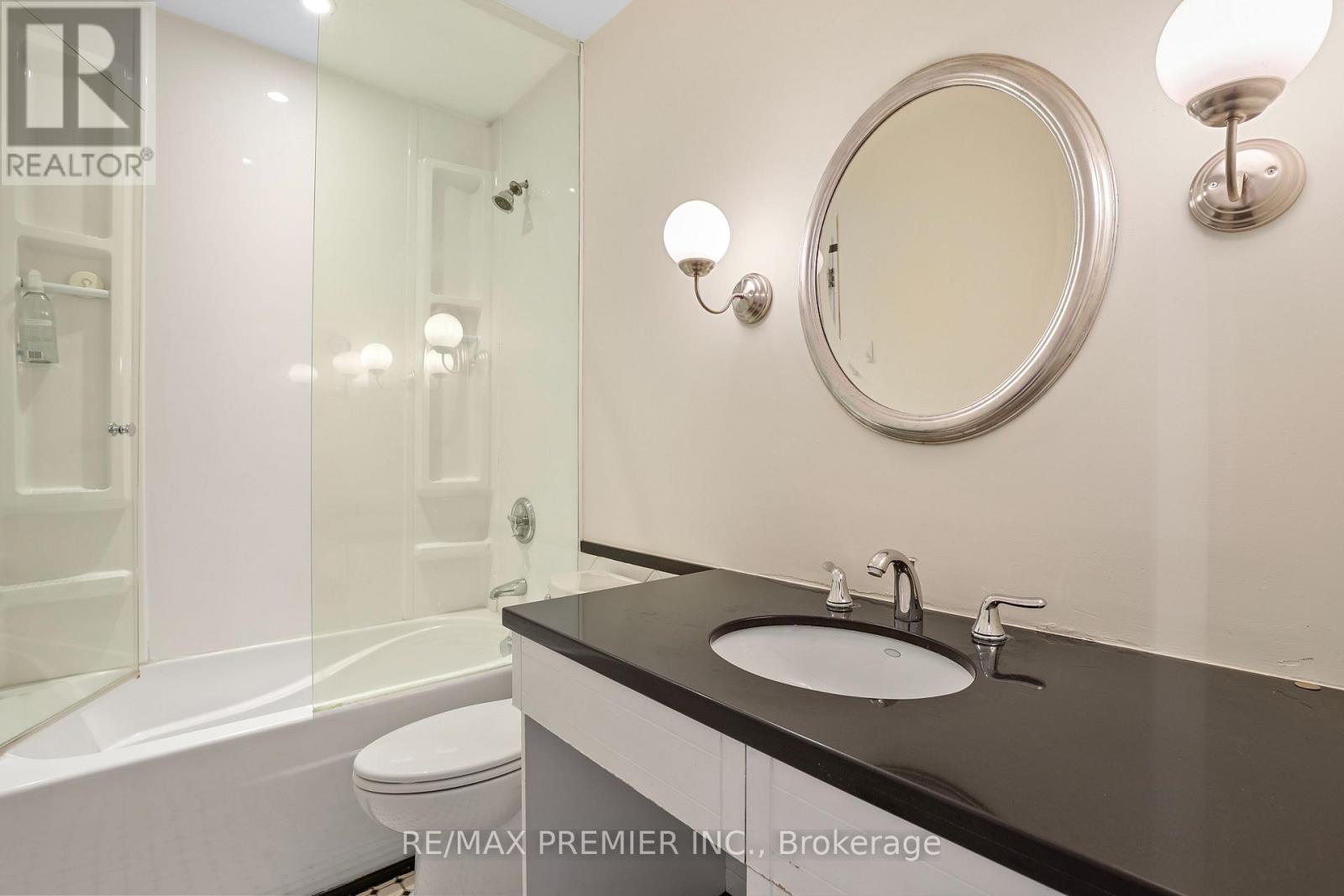 Upper - 394-A King Street E, Toronto, Ontario  M5A 1K9 - Photo 16 - C13089926