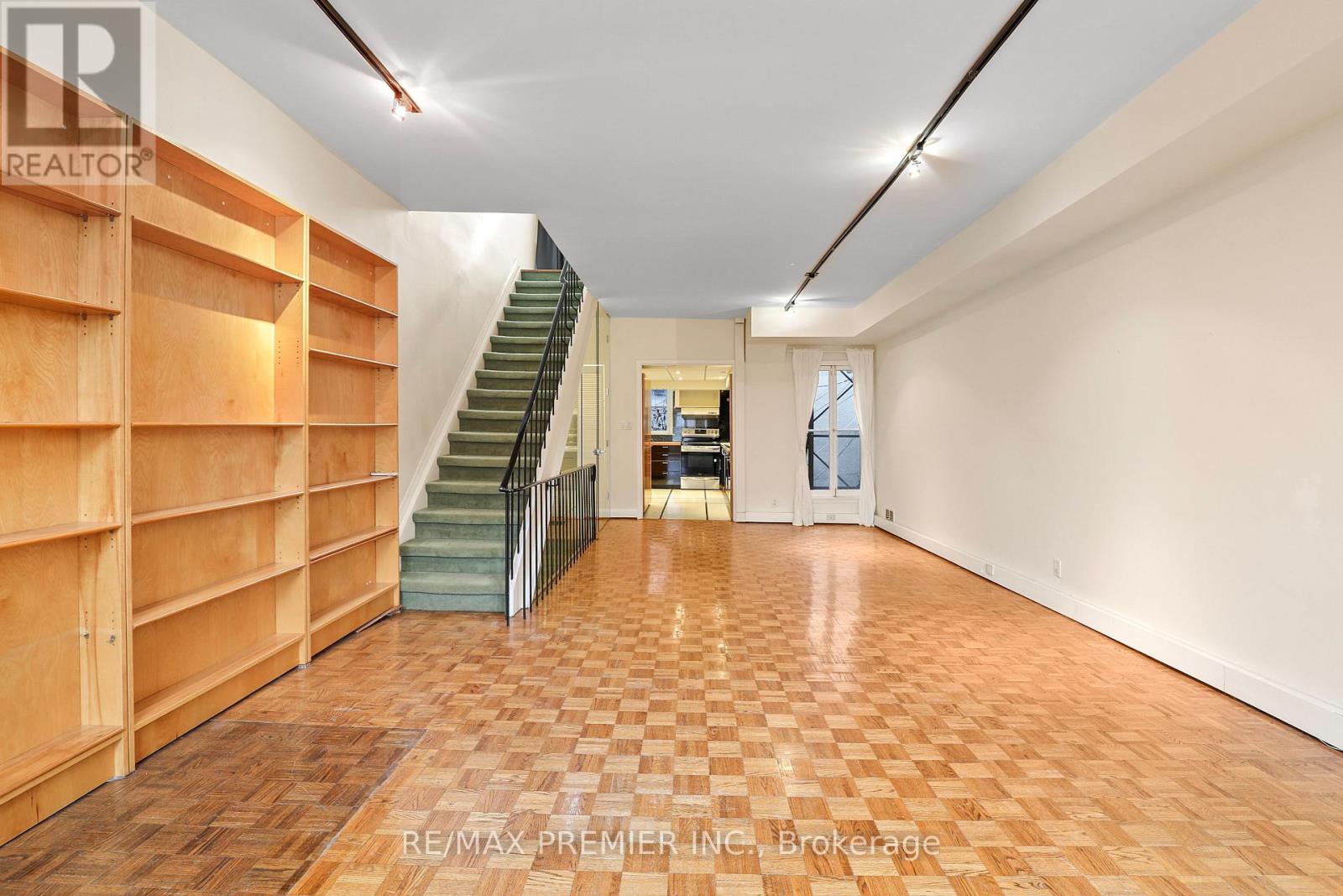 Upper - 394-A King Street E, Toronto, Ontario  M5A 1K9 - Photo 2 - C13089926