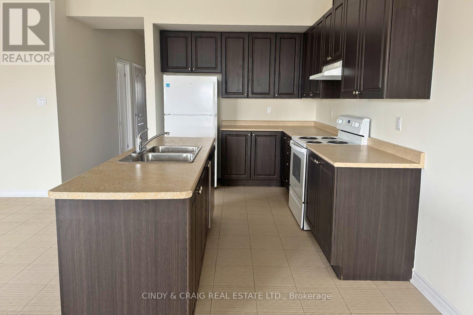 9 - 15 Rosswell Drive, Clarington, Ontario  L1E 0B9 - Photo 2 - E13089486