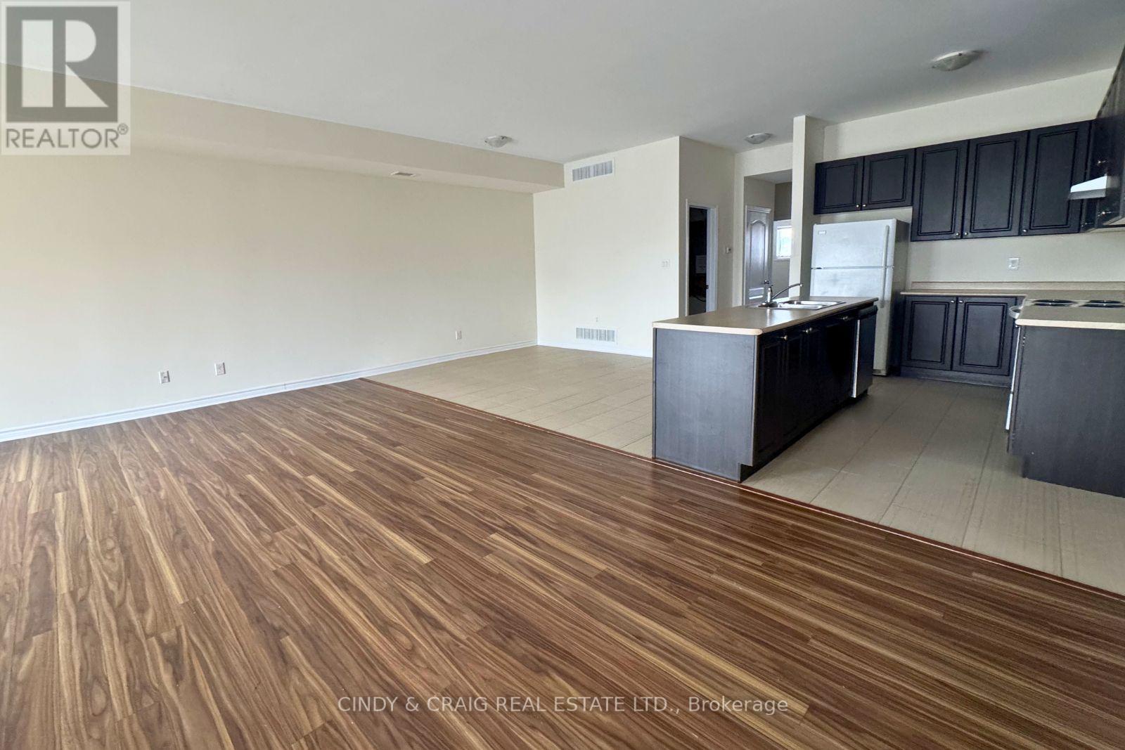 11 - 15 Rosswell Drive, Clarington, Ontario  L1E 0B9 - Photo 2 - E13089522