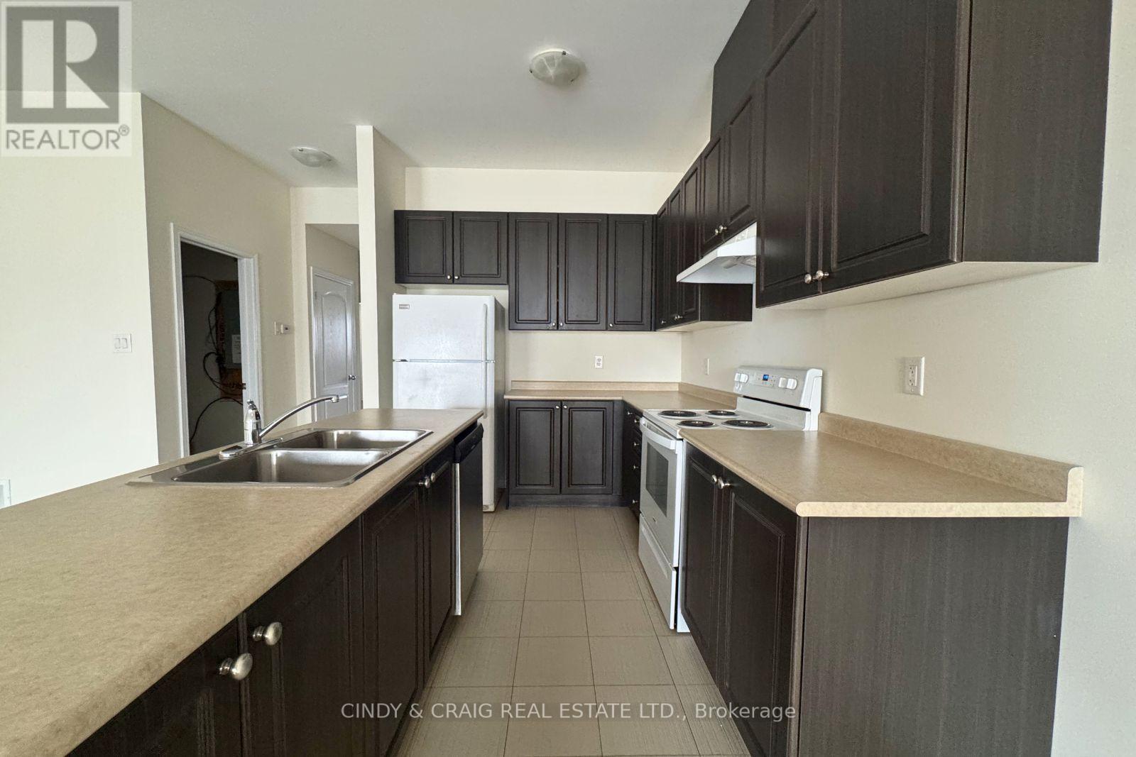 11 - 15 Rosswell Drive, Clarington, Ontario  L1E 0B9 - Photo 4 - E13089522