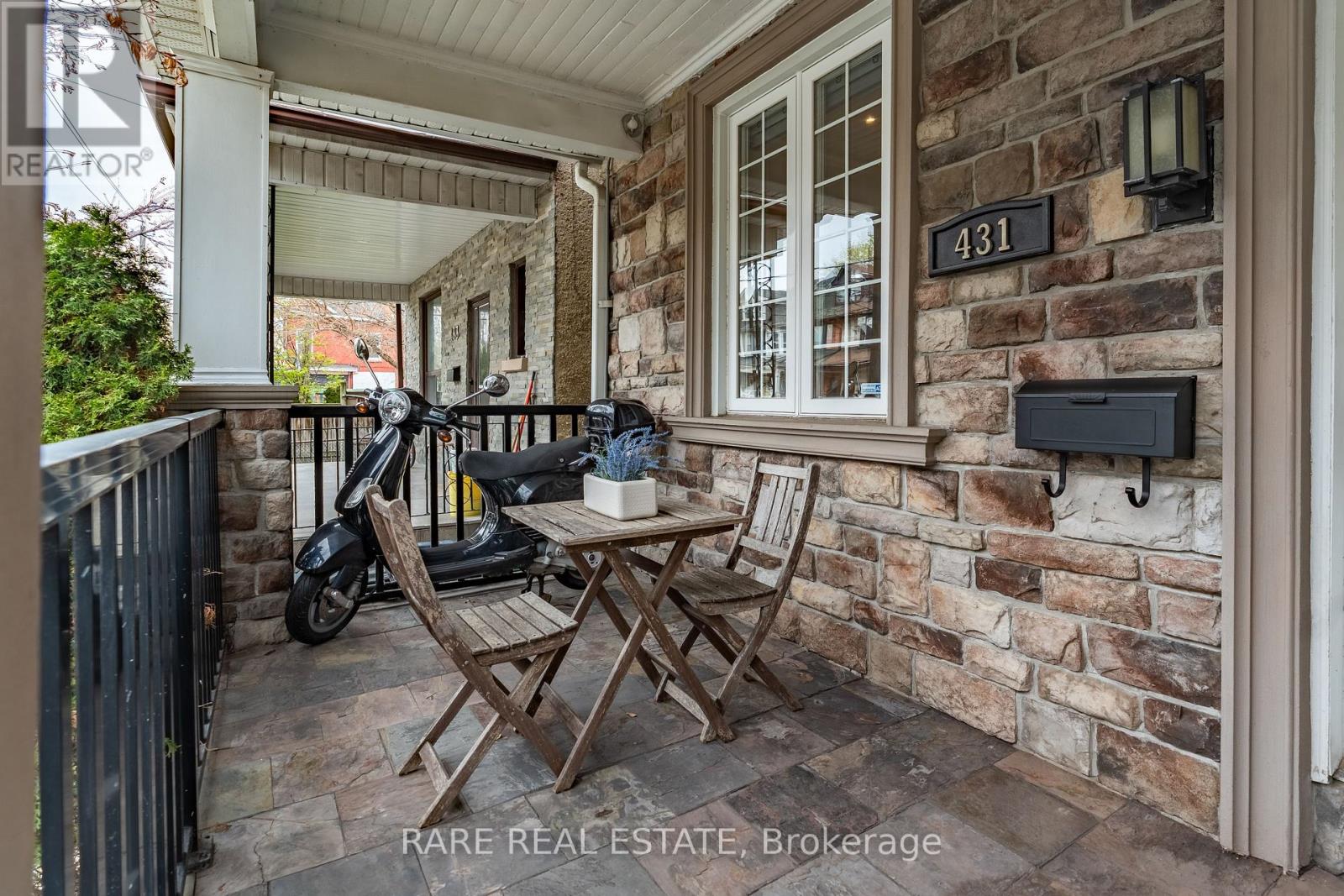 431 Jones Avenue, Toronto, Ontario  M4J 3G6 - Photo 3 - E13089546