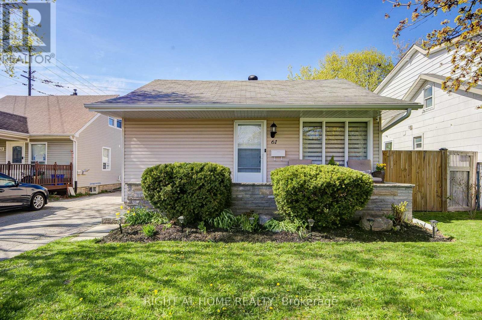 61 Beatty Road, Ajax, Ontario  L1S 1Z1 - Photo 3 - E13089906