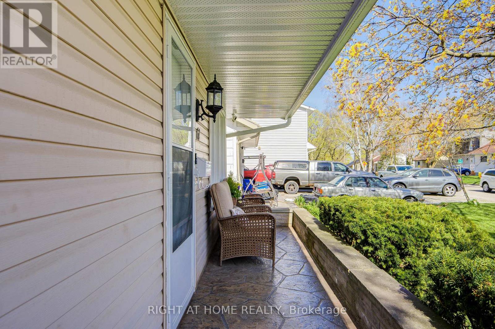 61 Beatty Road, Ajax, Ontario  L1S 1Z1 - Photo 4 - E13089906