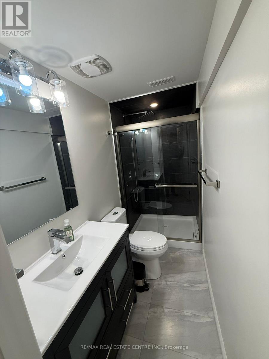 33 Lacewood Crescent, Brampton, Ontario  L6S 3K3 - Photo 9 - W13085648
