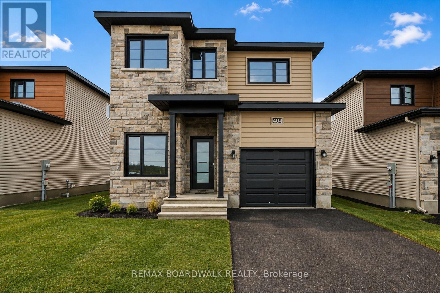 404 FALCON LANE, Russell, Ontario