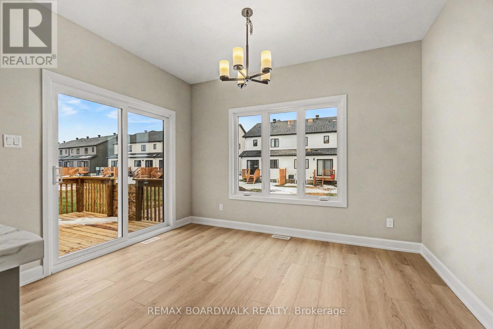 404 Falcon Lane, Russell, Ontario  K4R 1E5 - Photo 6 - X12899440