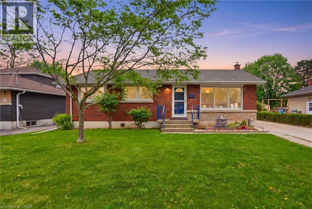 14 EDINBURGH Drive, St. Catharines, Ontario