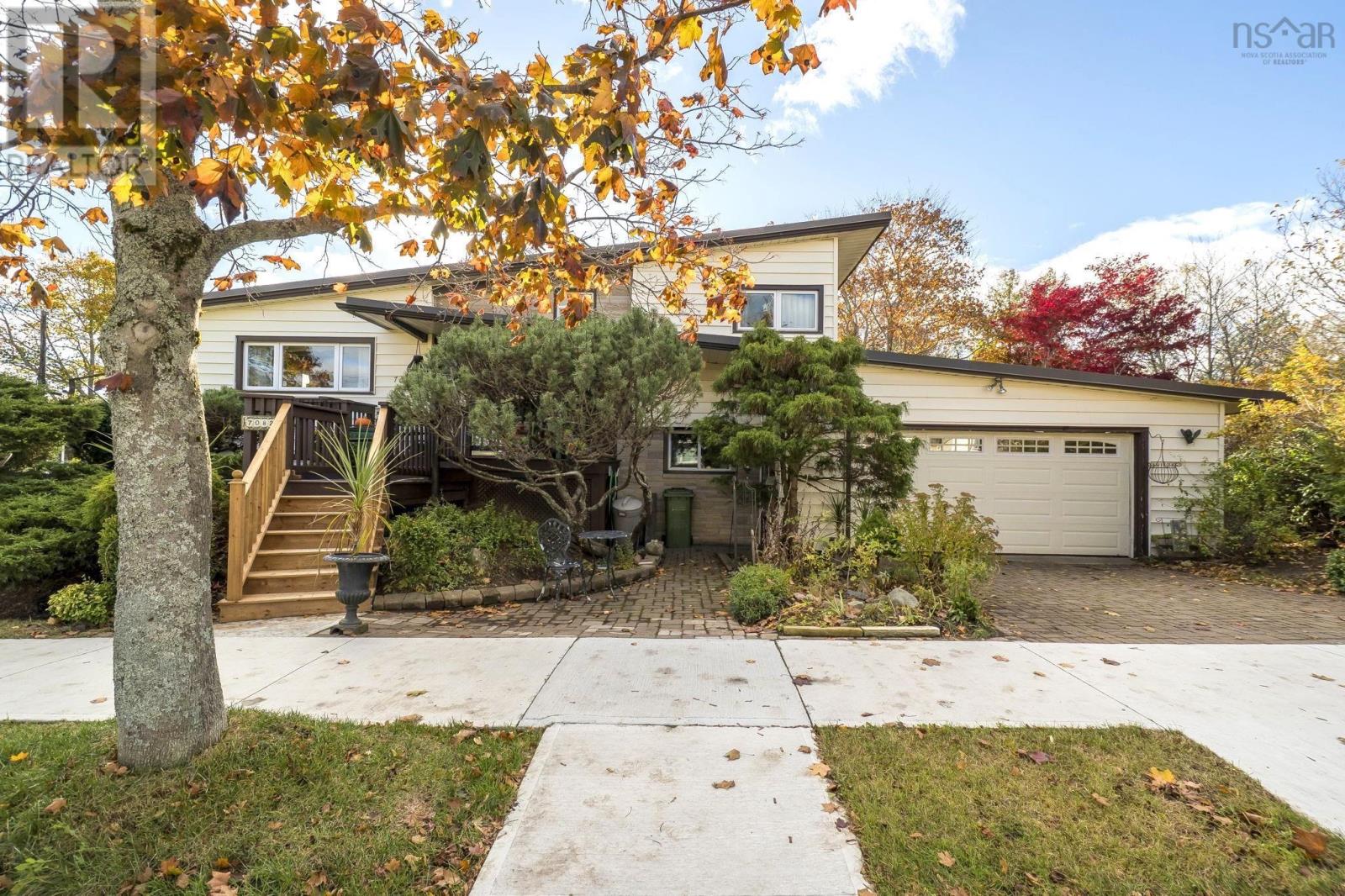 7082 Murdoch Avenue, Halifax, Nova Scotia  B3L 2G7 - Photo 1 - 202603044