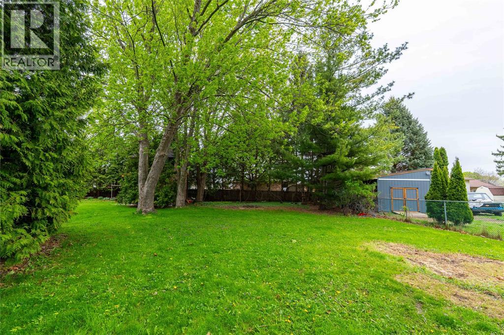 1736 Dufferin Avenue, Wallaceburg, Ontario  N8A 2X4 - Photo 39 - 26010234