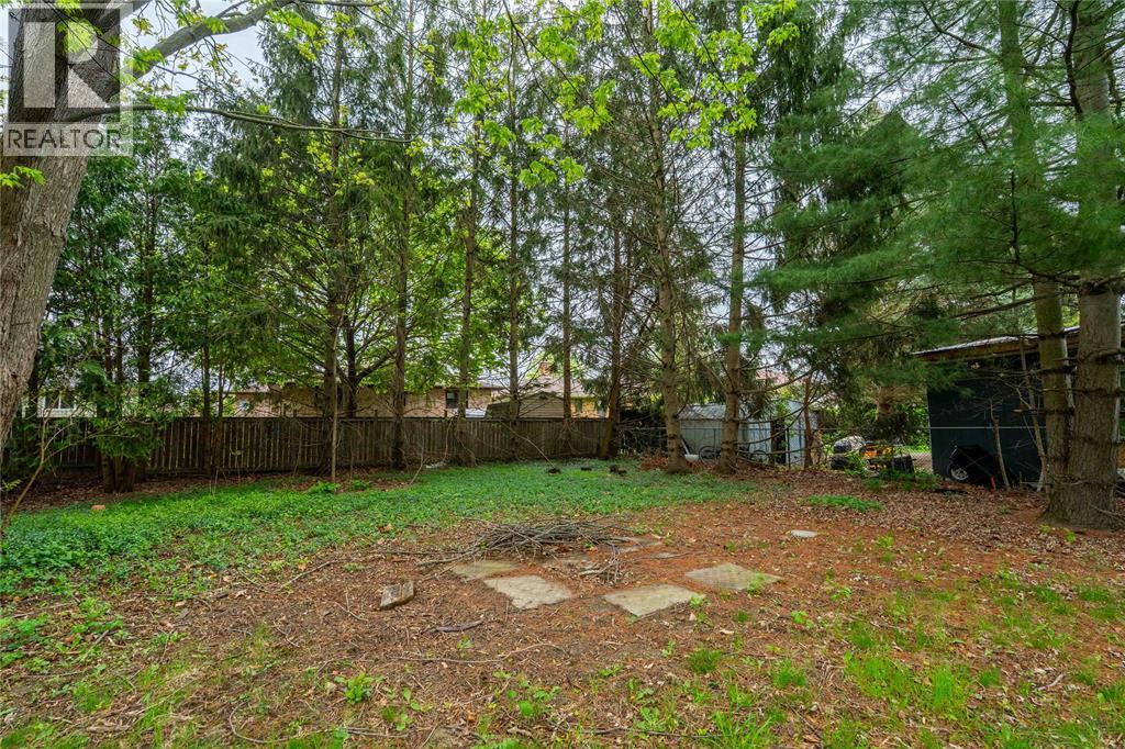 1736 Dufferin Avenue, Wallaceburg, Ontario  N8A 2X4 - Photo 42 - 26010234