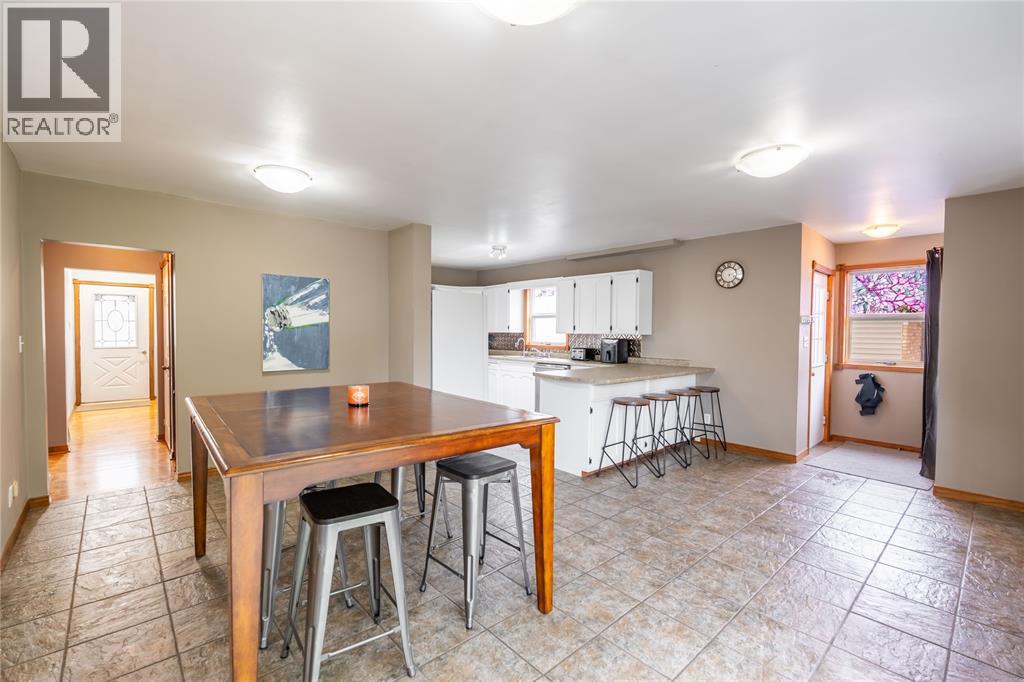 1736 Dufferin Avenue, Wallaceburg, Ontario  N8A 2X4 - Photo 8 - 26010234
