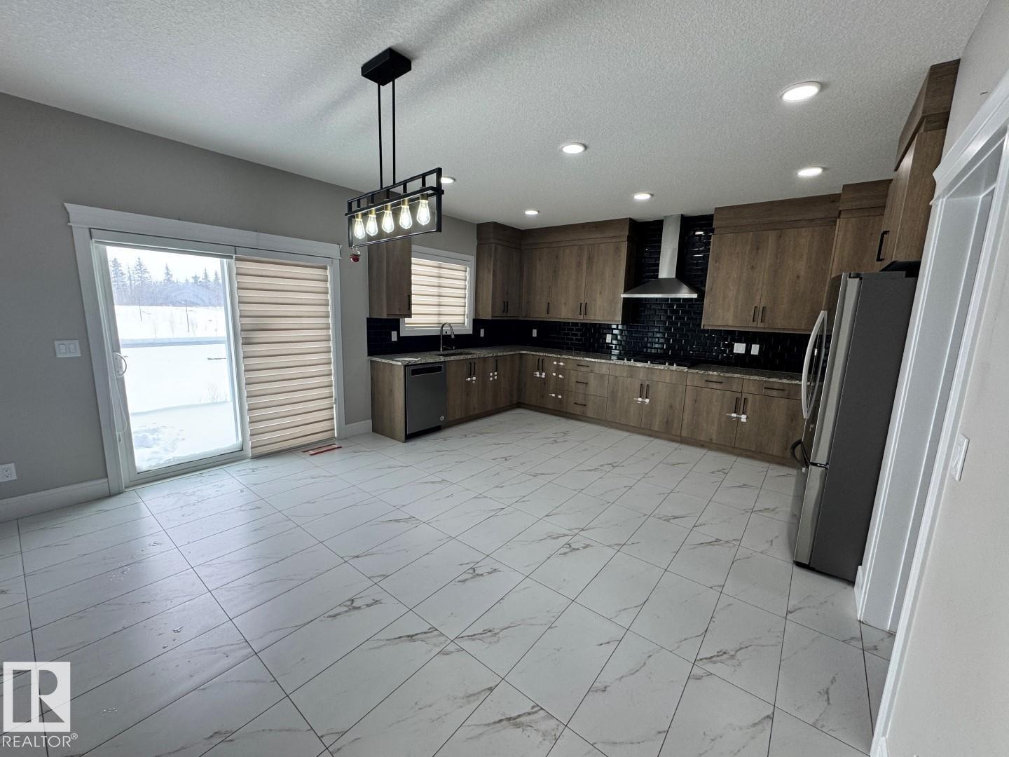 8729 Mayday Ln SW, Edmonton, Alberta  T6X 2L3 - Photo 2 - E4475075