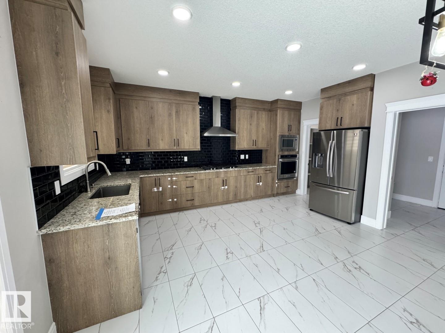 8729 Mayday Ln SW, Edmonton, Alberta  T6X 2L3 - Photo 3 - E4475075