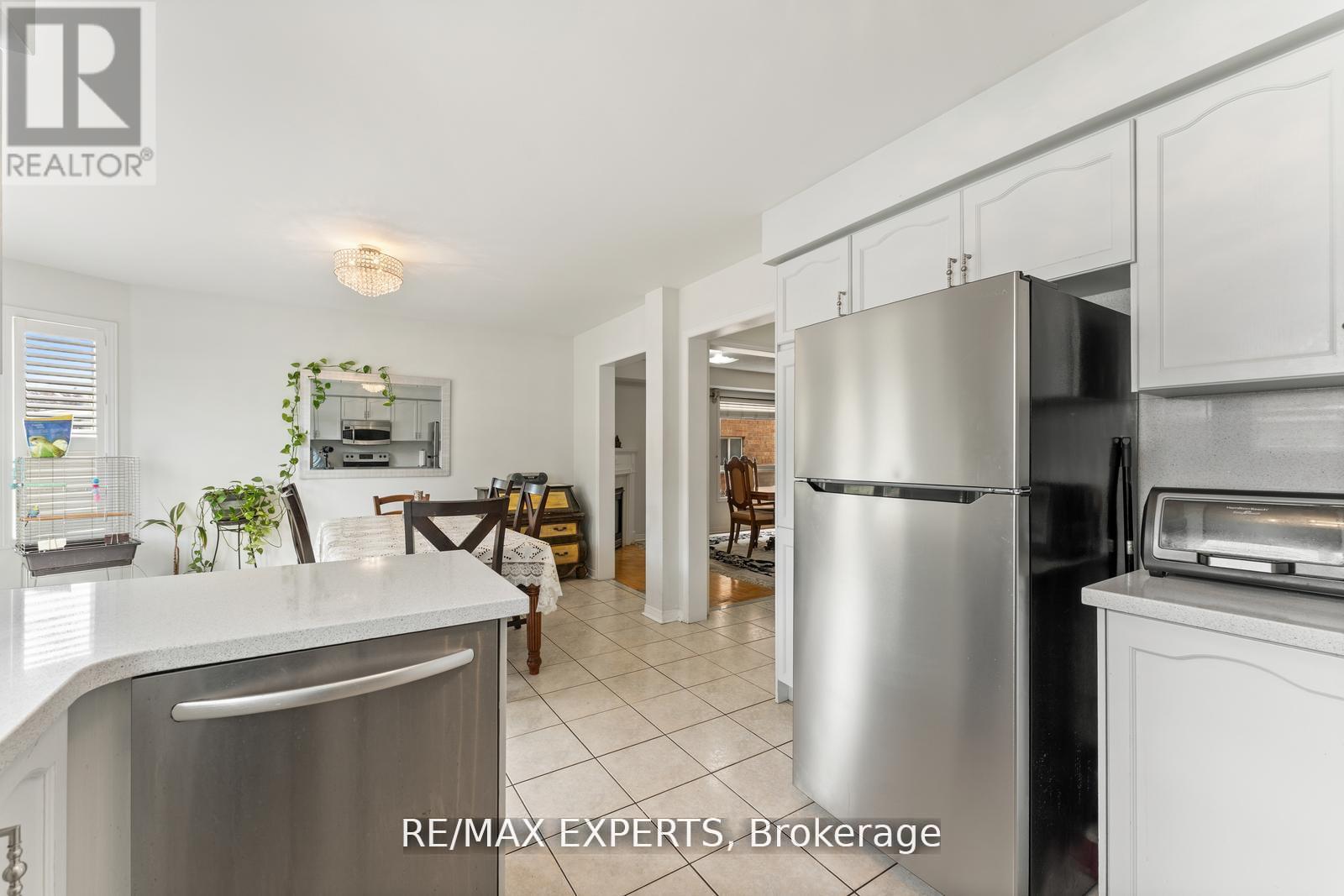19 Maximillian Street, Vaughan, Ontario  L4H 2S6 - Photo 4 - N13089624