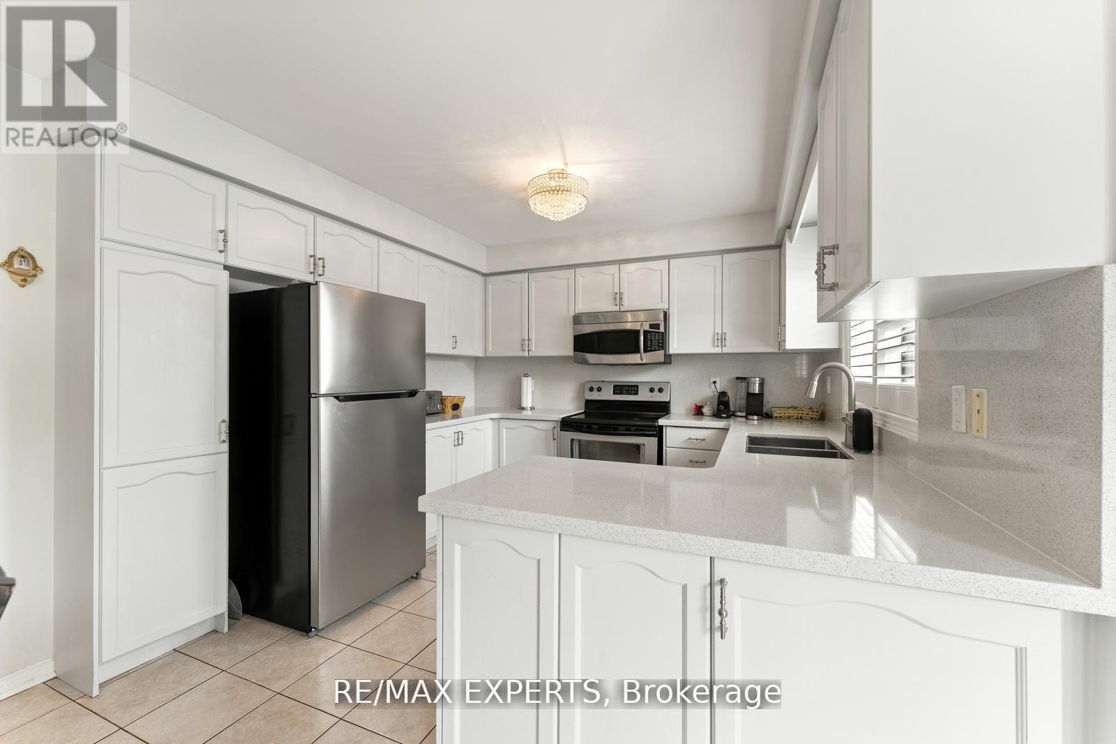 19 Maximillian Street, Vaughan, Ontario  L4H 2S6 - Photo 5 - N13089624