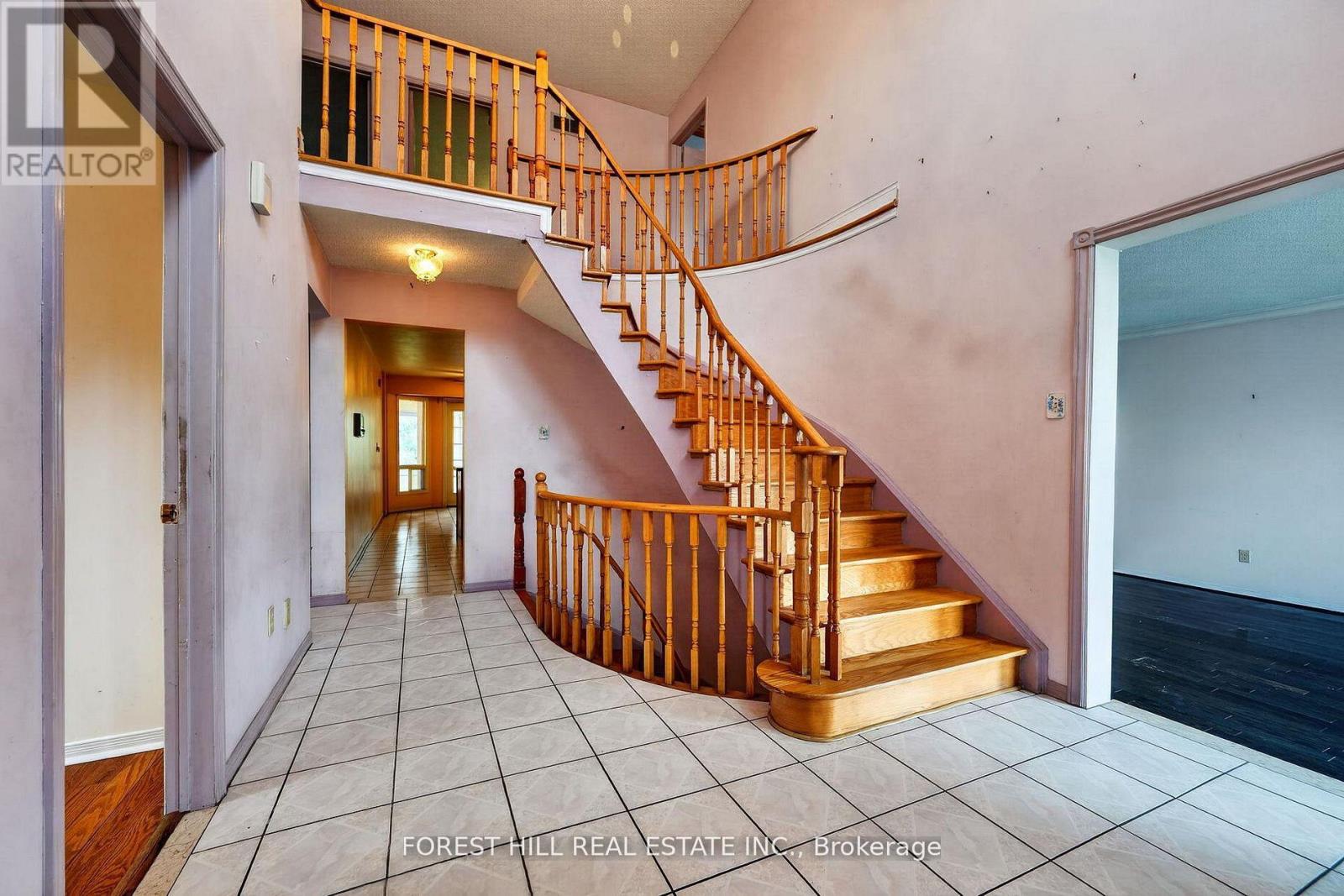 20 Elston Court, Richmond Hill, Ontario  L4C 8A5 - Photo 4 - N13089750