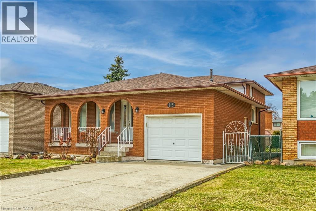 15 FAIRINGTON Crescent, Hamilton, Ontario