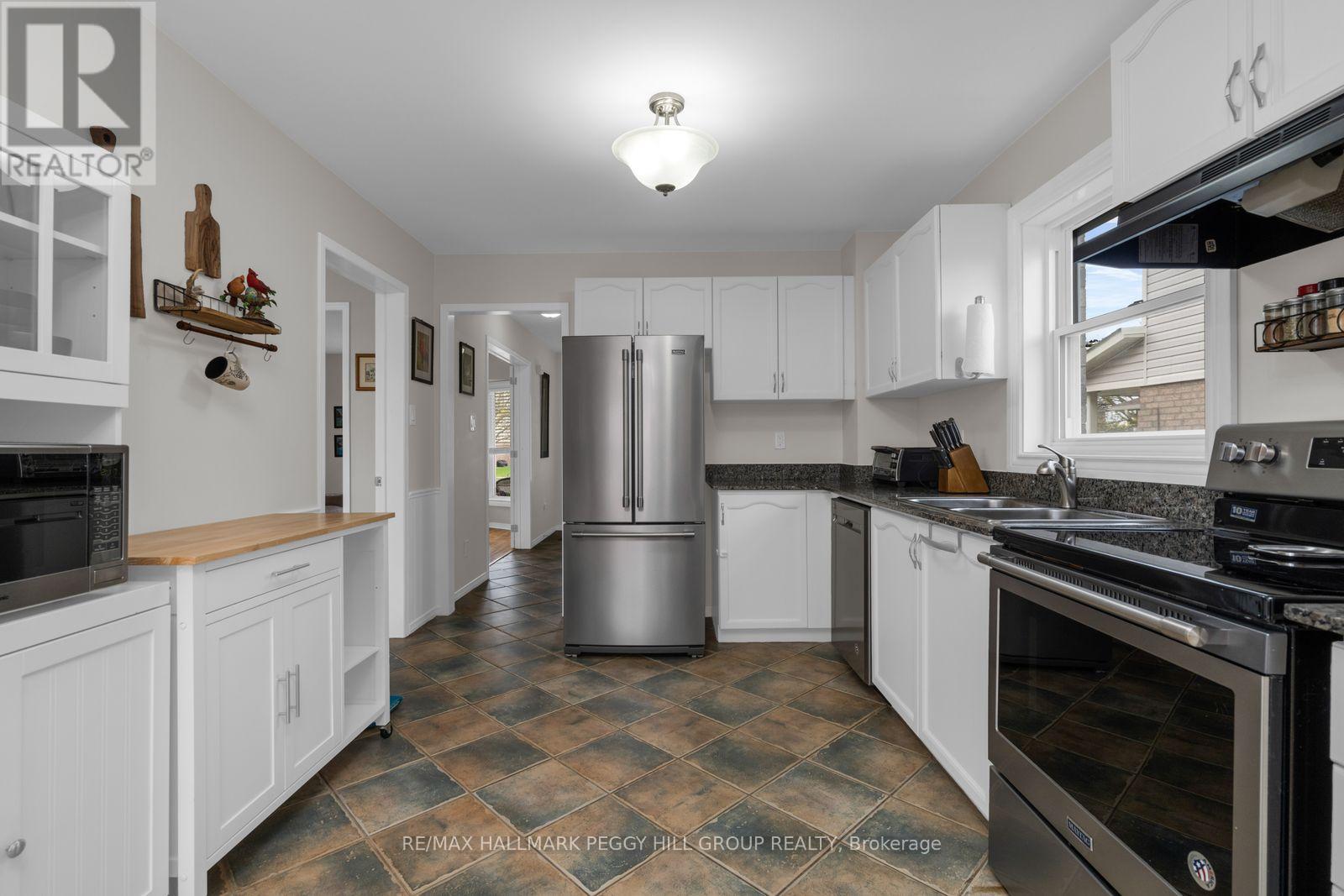 45 Ward Drive, Barrie, Ontario  L4N 7P2 - Photo 4 - S13089882
