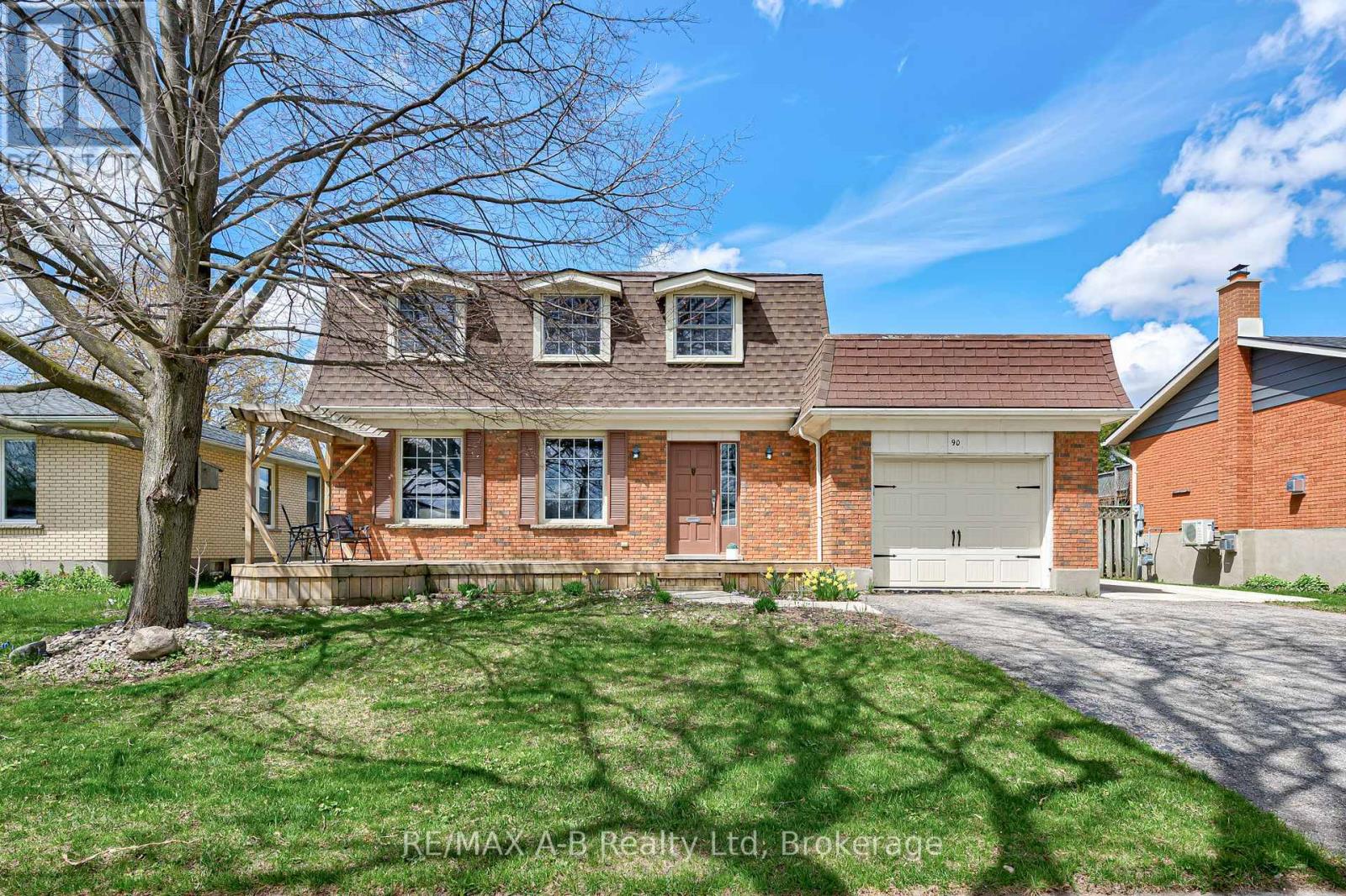 90 WINDEMERE CRESCENT, Stratford, Ontario