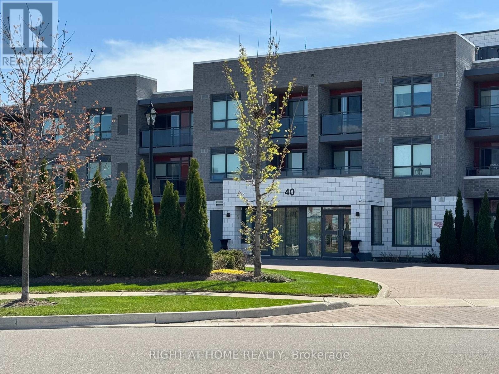 307 - 40 Via Rosedale Way, Brampton, Ontario  L6R 4A4 - Photo 2 - W13089548