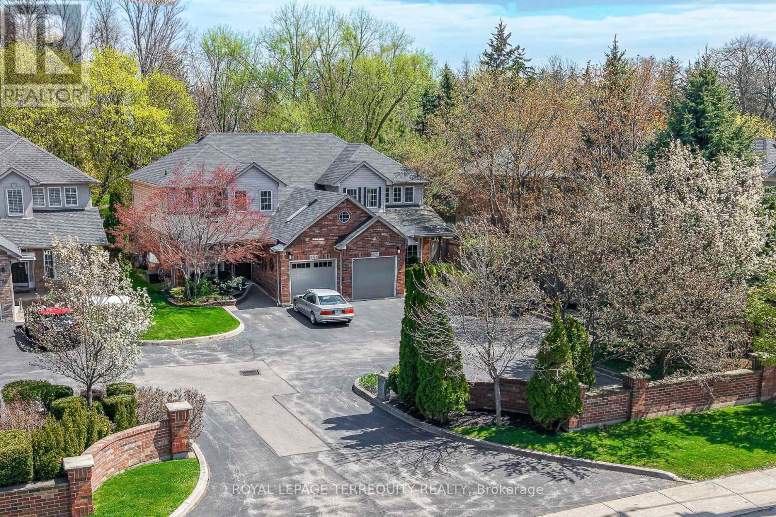 3076 LAKESHORE ROAD W, Oakville, Ontario