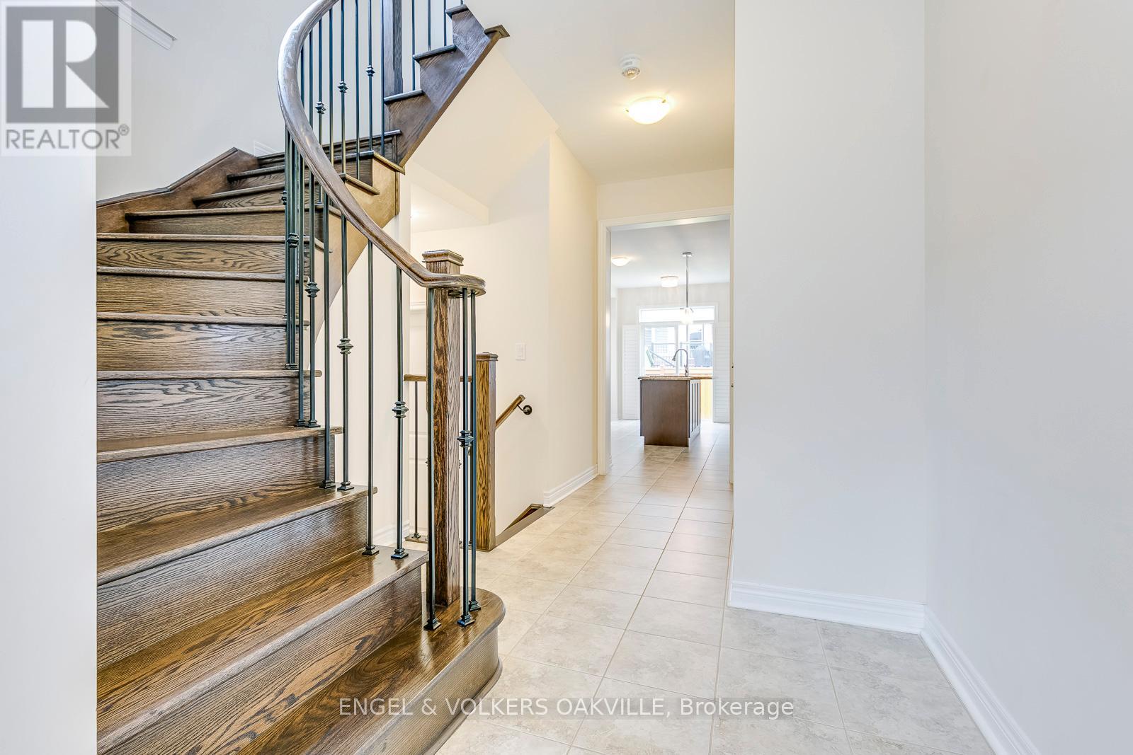 353 Leadwood Gate, Oakville, Ontario  L6M 1L7 - Photo 3 - W13089626