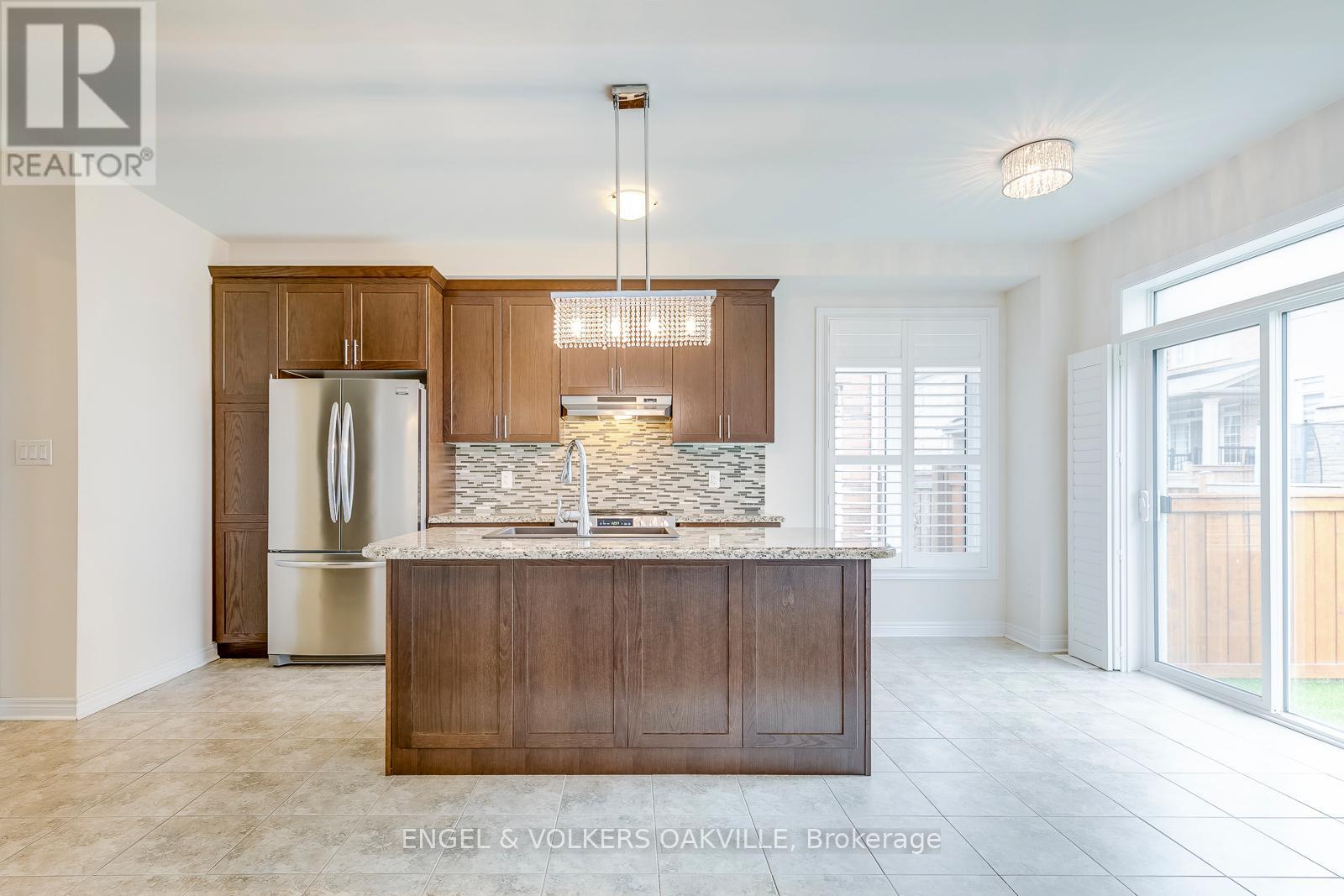 353 Leadwood Gate, Oakville, Ontario  L6M 1L7 - Photo 4 - W13089626