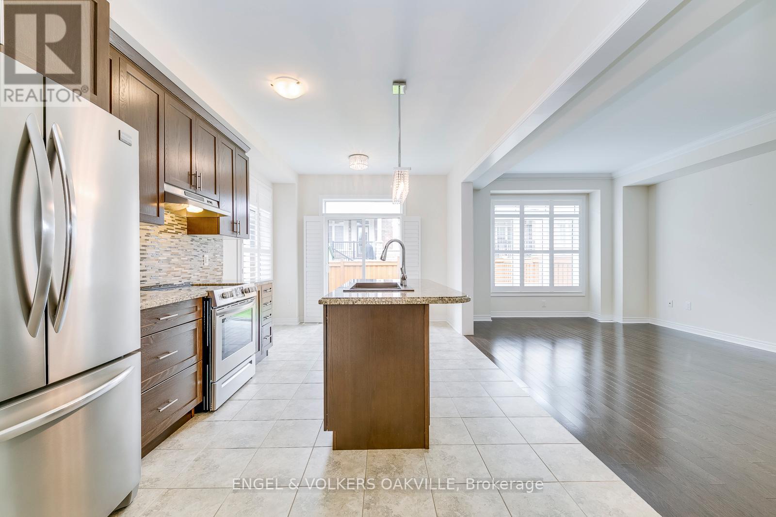 353 Leadwood Gate, Oakville, Ontario  L6M 1L7 - Photo 5 - W13089626
