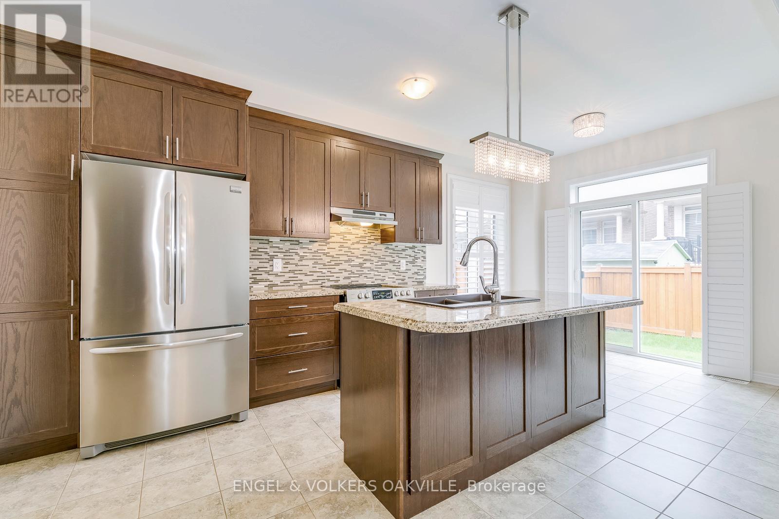 353 Leadwood Gate, Oakville, Ontario  L6M 1L7 - Photo 6 - W13089626