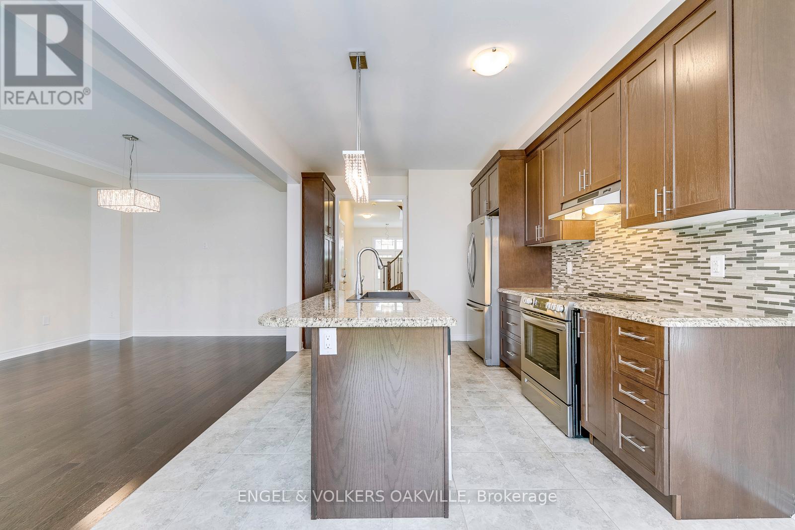 353 Leadwood Gate, Oakville, Ontario  L6M 1L7 - Photo 7 - W13089626