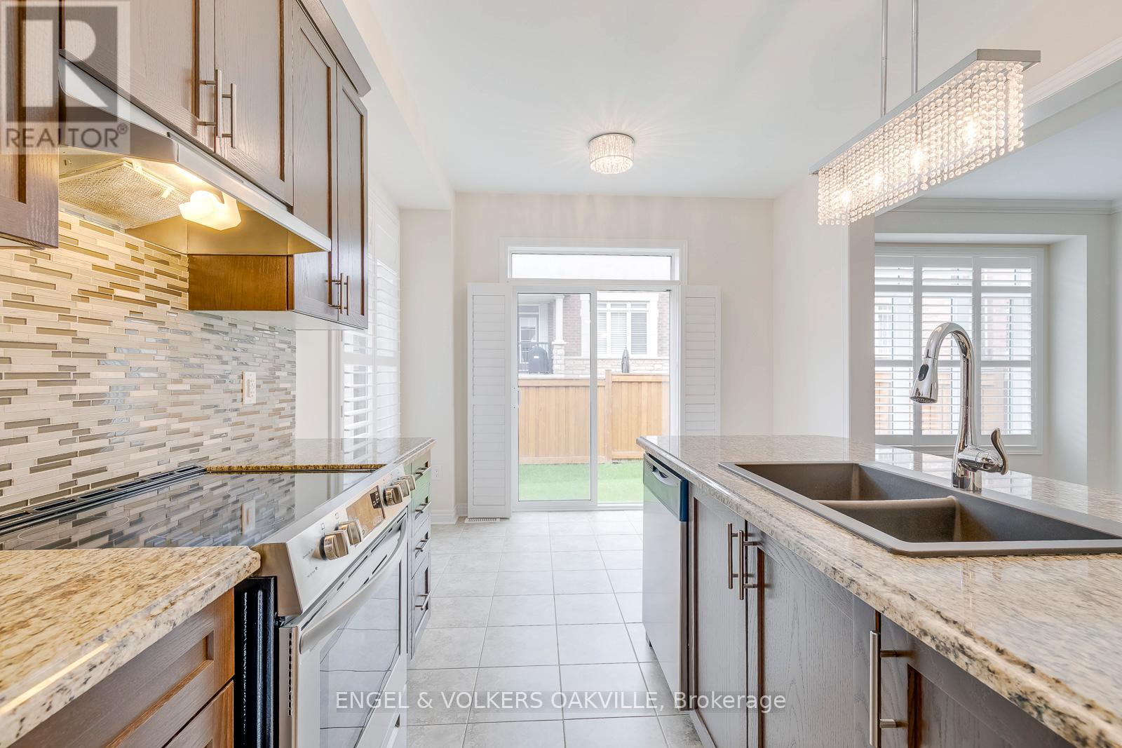 353 Leadwood Gate, Oakville, Ontario  L6M 1L7 - Photo 8 - W13089626