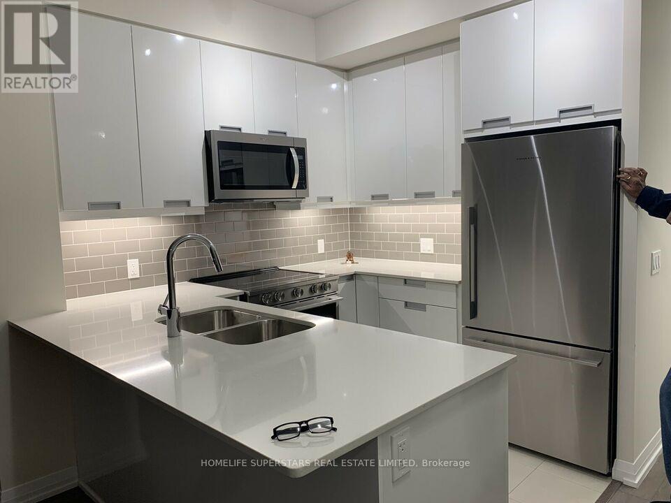 1004 - 65 Watergarden Drive, Mississauga, Ontario  L5R 1B2 - Photo 14 - W13089632