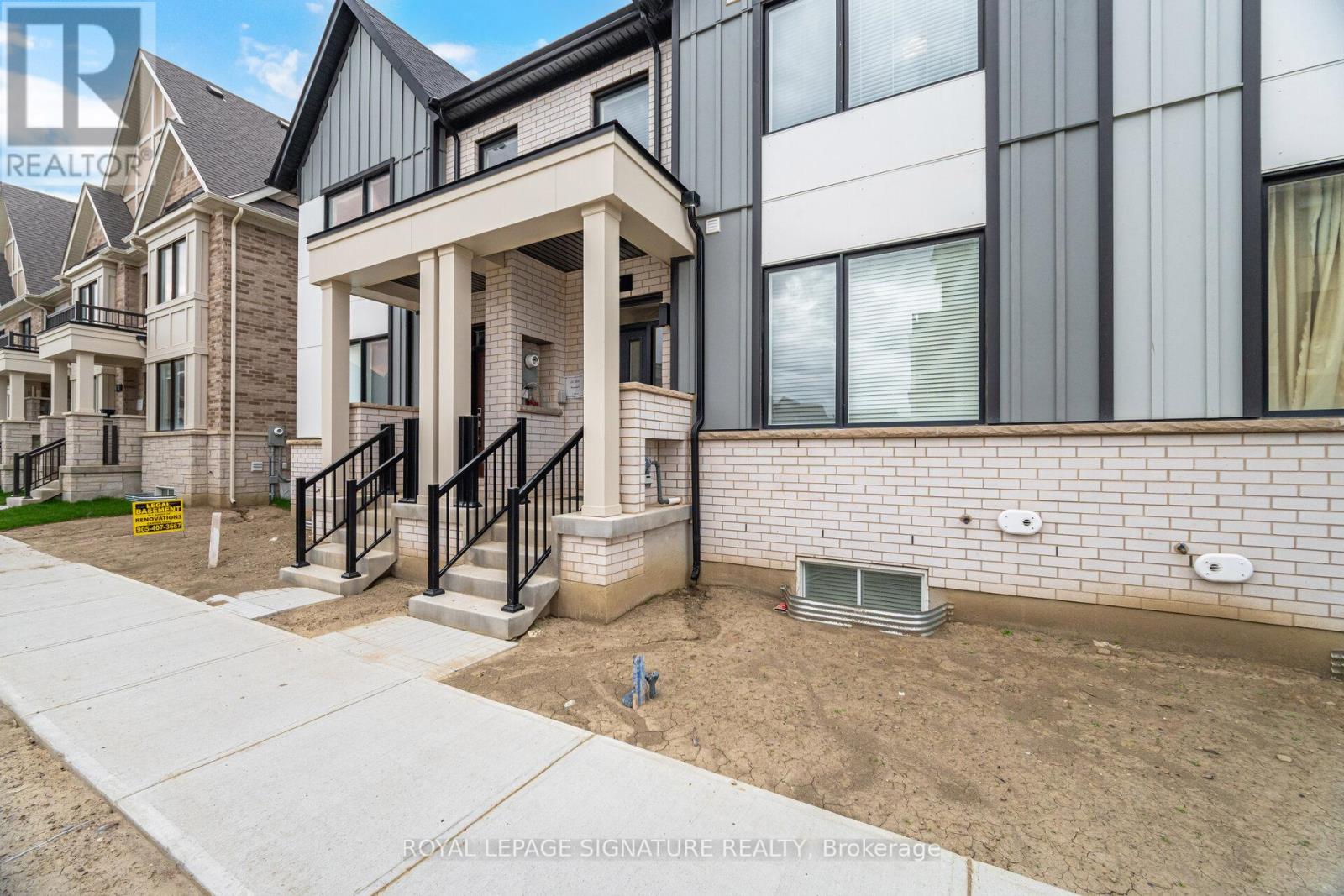 7 Moosehead Drive, Brampton, Ontario  L7A 5L9 - Photo 3 - W13089708