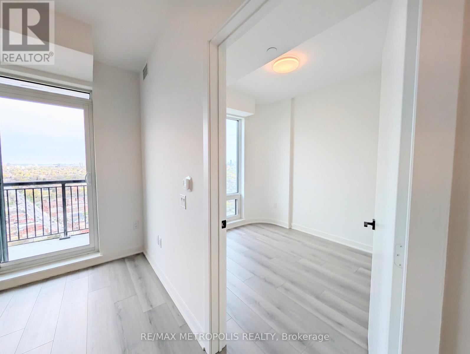 2704 - 1185 Dupont Street, Toronto, Ontario  M6H 0G5 - Photo 13 - W13089822