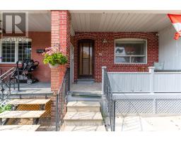16 PRYOR AVENUE, Toronto, Ontario
