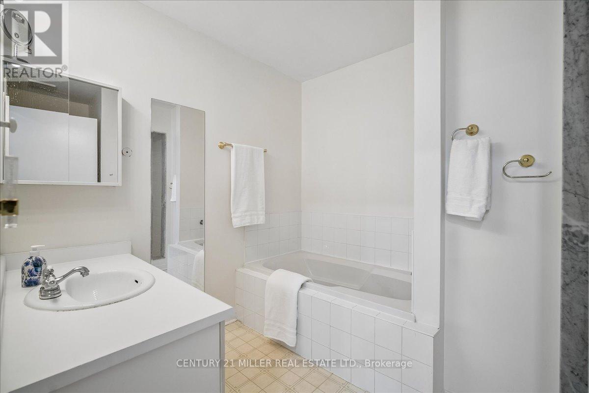 421 Levanna Lane, Oakville, Ontario  L6H 6B8 - Photo 14 - W13089916