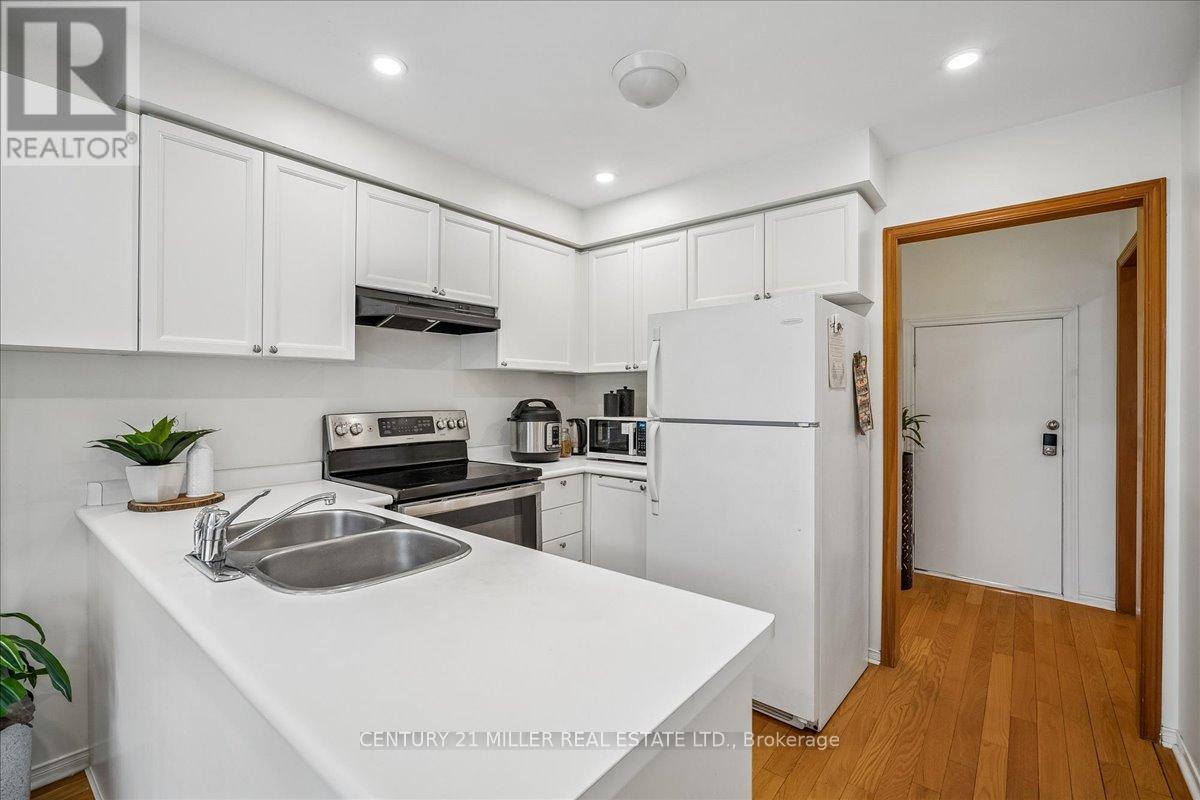 421 Levanna Lane, Oakville, Ontario  L6H 6B8 - Photo 7 - W13089916